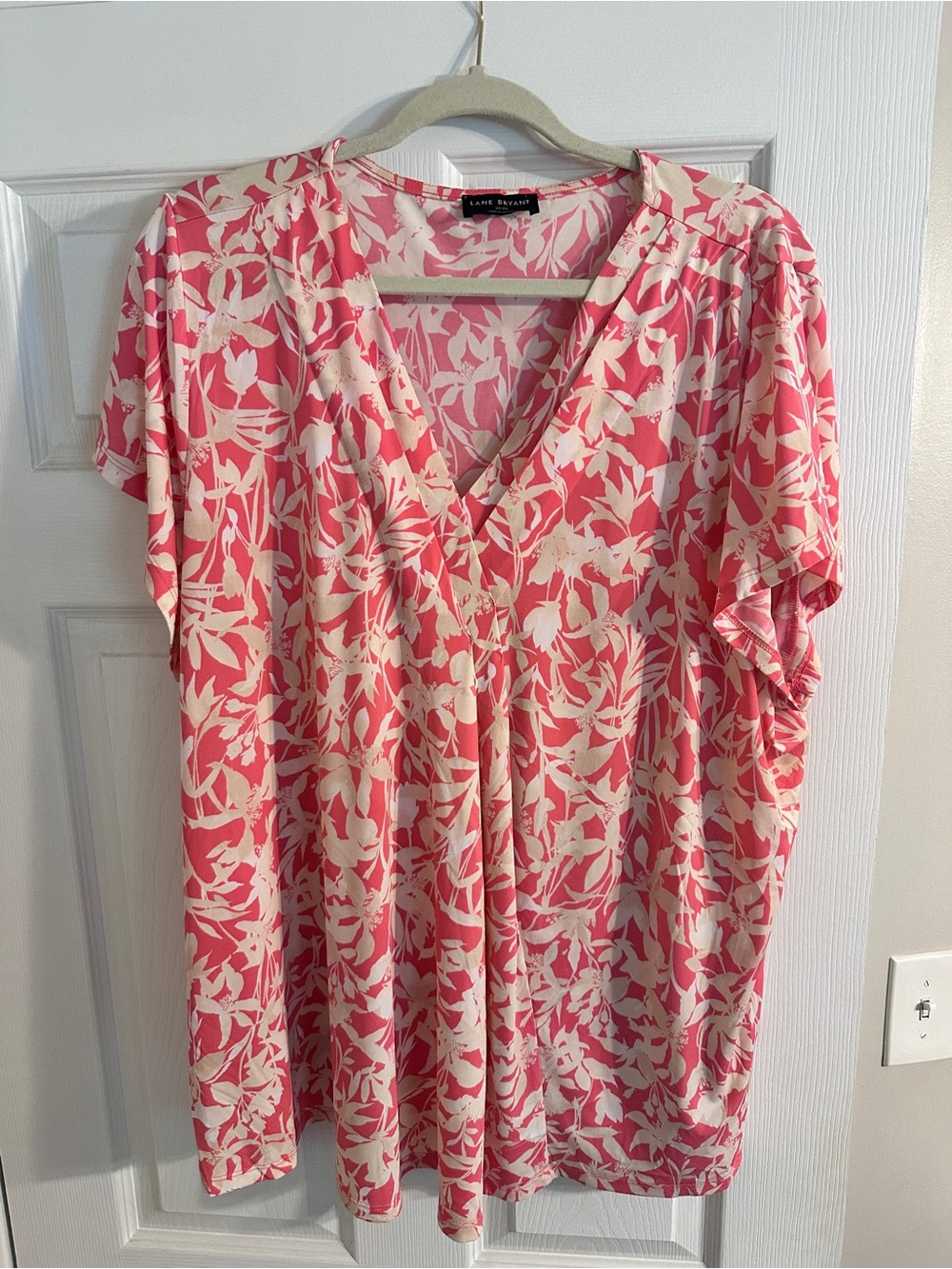 Lane Bryant Pink & Cream Floral V-Neck Short Sleeve Blouse
